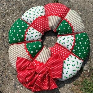 Vintage wreath Christmas patchwork cloth handmade hanging stuffed bow 15 inches